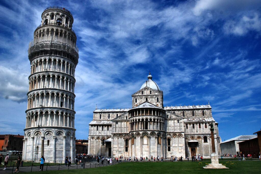 Wycieczki objazdowe do Włoch — Krzywa Wieża w Pizie