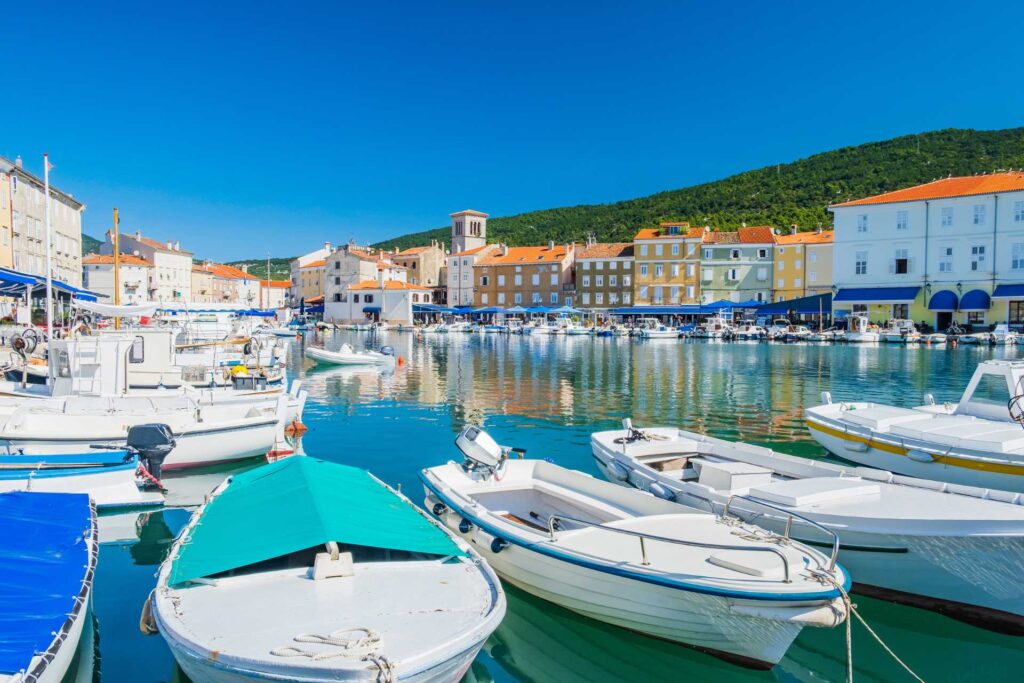 Najpiękniejsze wyspy Chorwacji — Marina na wyspie Cres